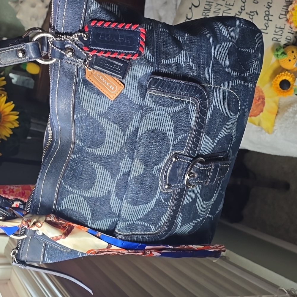 Coach Whipstitch POPPY OPTIC DENIM Tote EUC, Double zip wallet, 2 Purse Pillows